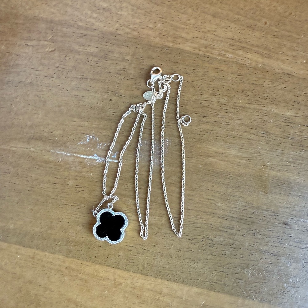 Elegant gold and Black Clover Pendant Necklace